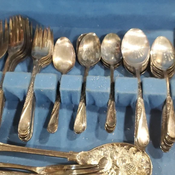 Vtg WM rogers and son flatware set svc for 8 - Picture 5 of 8